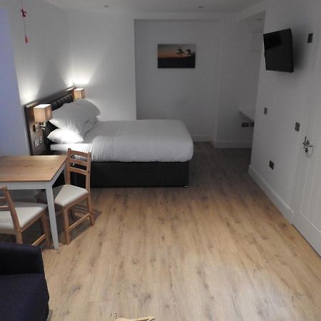 House Of Juniper - Luxury Accessible Apartment Broadford  Bagian luar foto
