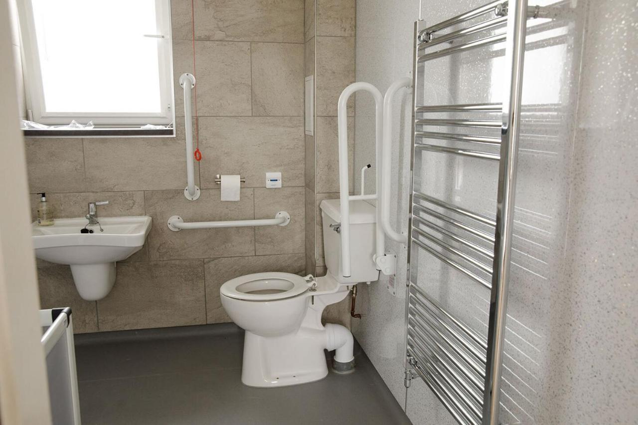 House Of Juniper - Luxury Accessible Apartment Broadford  Bagian luar foto